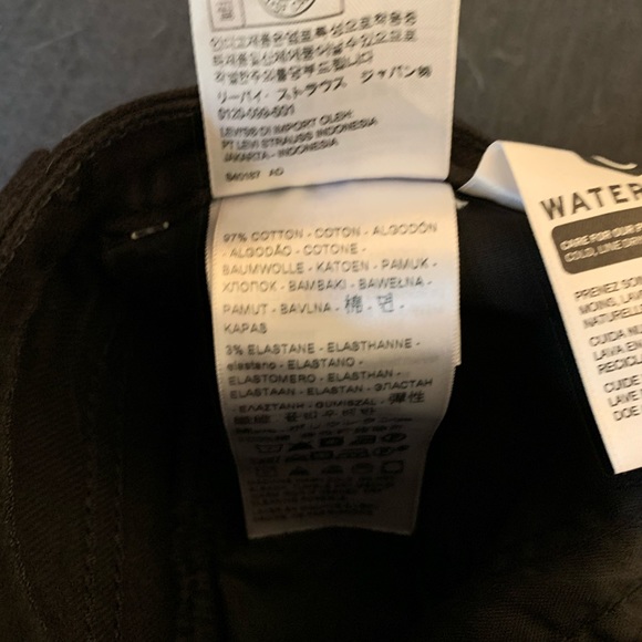 Levi’s 721 High-Rise Skinny Jeans in Black - Picture 16 of 16